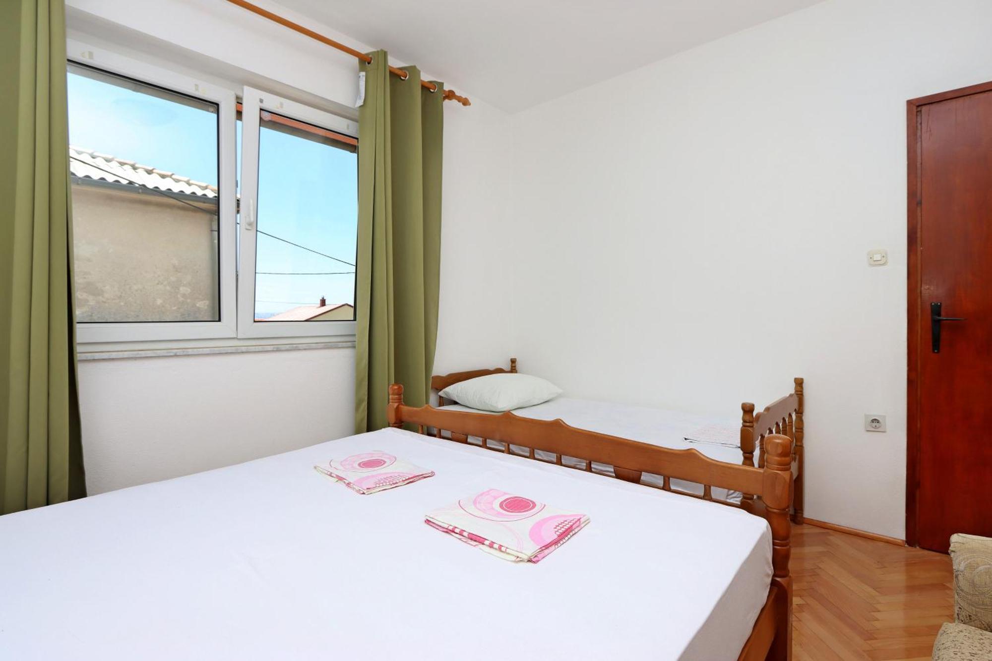 Apartments with a parking space Senj - 5571 Ruang foto