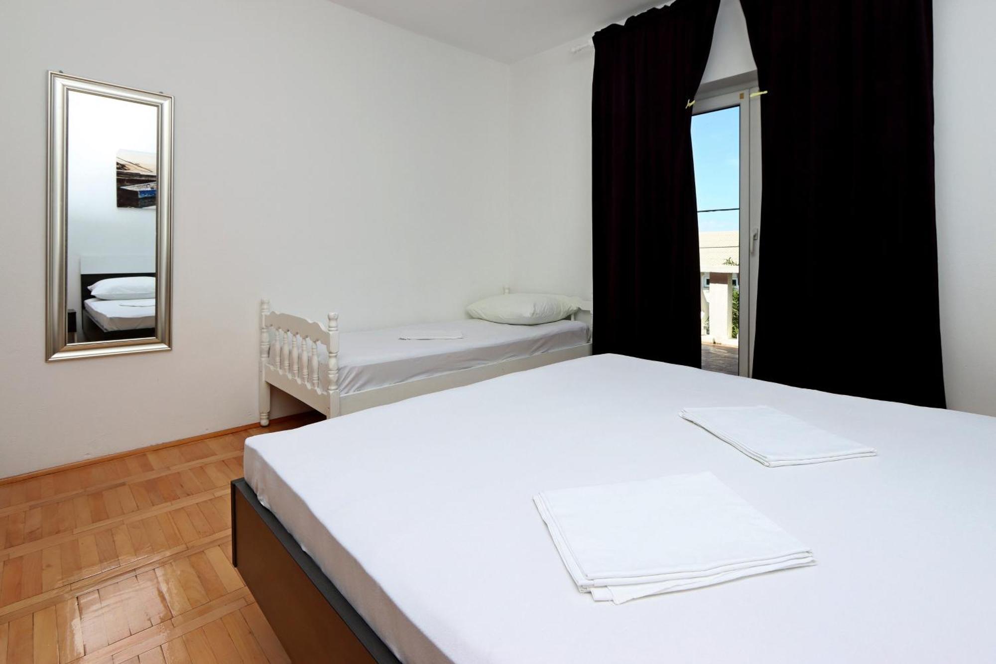Apartments with a parking space Senj - 5571 Ruang foto